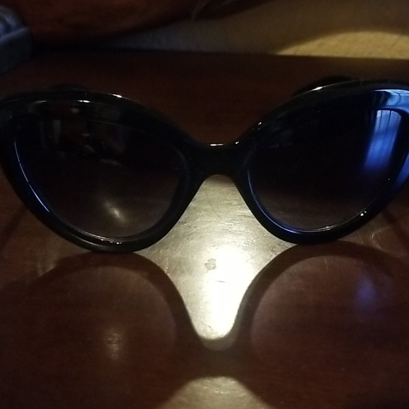Sunglasses - Picture 2 of 5